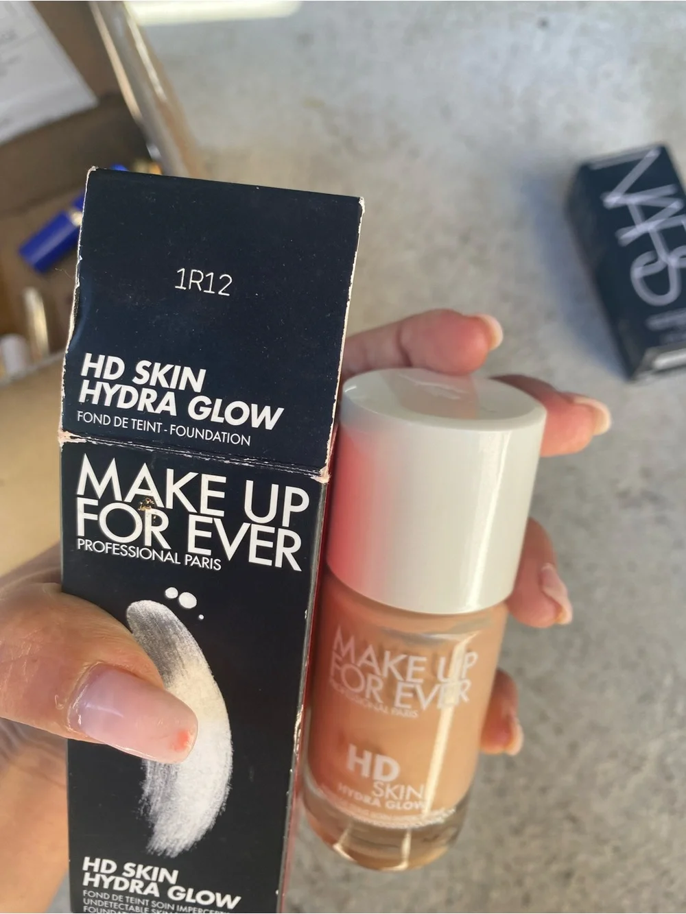 Make Up For Ever HD Skin Hydra Glow Foundation - Peach-Beige (1R12)